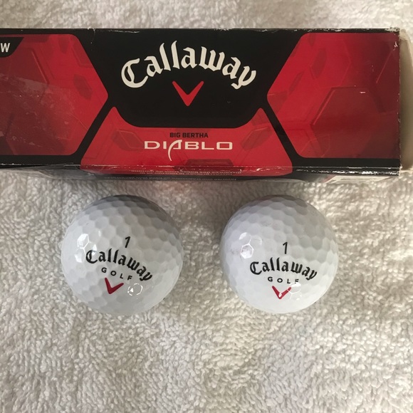 Free with purchase of  Walter Hagen rain/golf jacket! 2 New Callaway golf balls - Picture 1 of 2